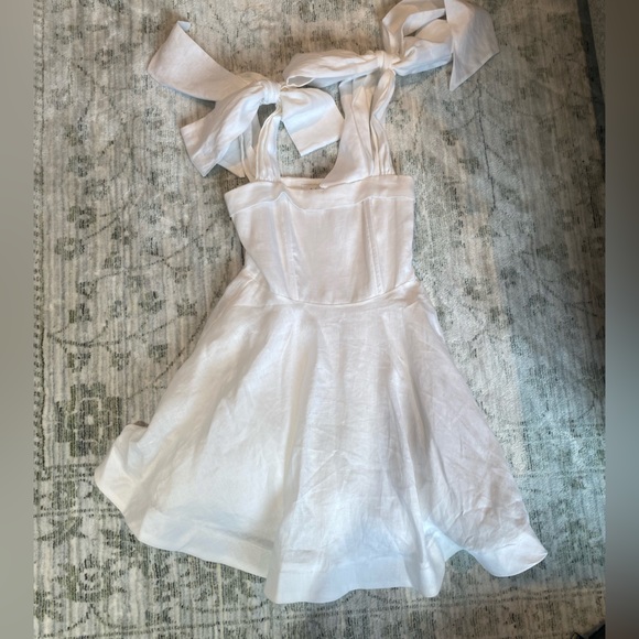 Perfect condition DISSH aisle white linen bow mini dress - Picture 4 of 5